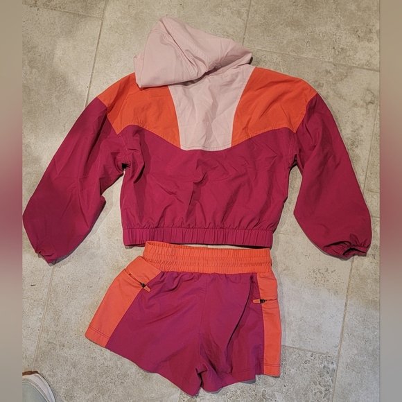 Old Navy Quarter Zip Jacket And Shorts Set - Picture 2 of 5